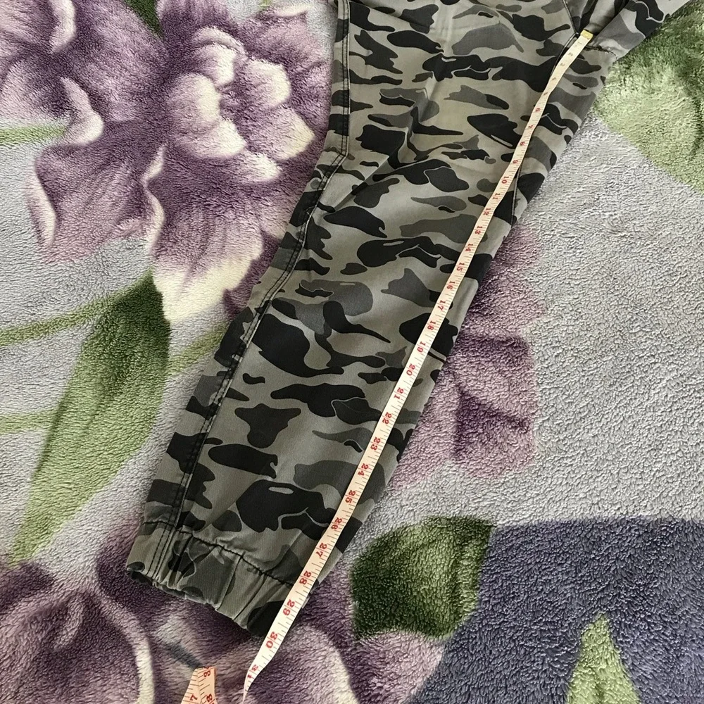 Divided by H&M Men’s Camo Joggers